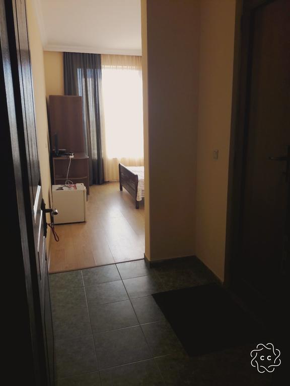 Green Hotel Кваріаті Екстер'єр фото