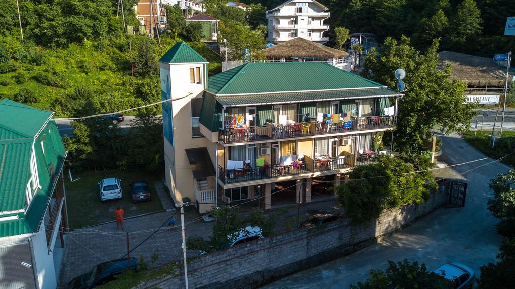 Green Hotel Кваріаті Екстер'єр фото