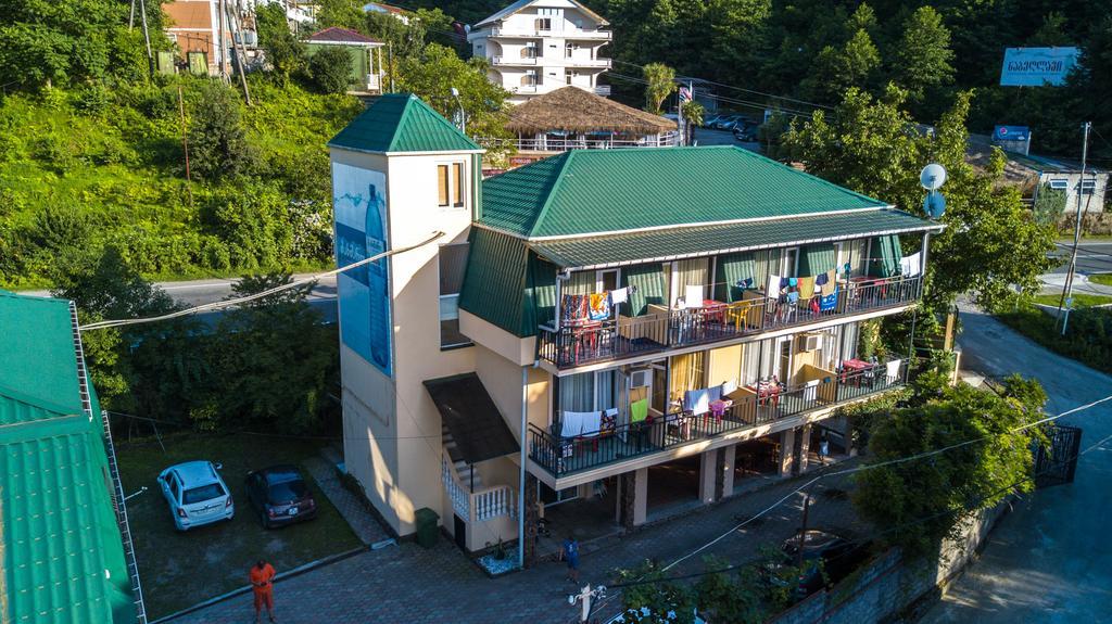 Green Hotel Кваріаті Екстер'єр фото