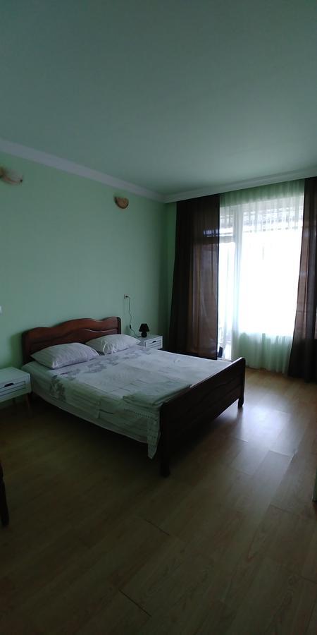 Green Hotel Кваріаті Екстер'єр фото