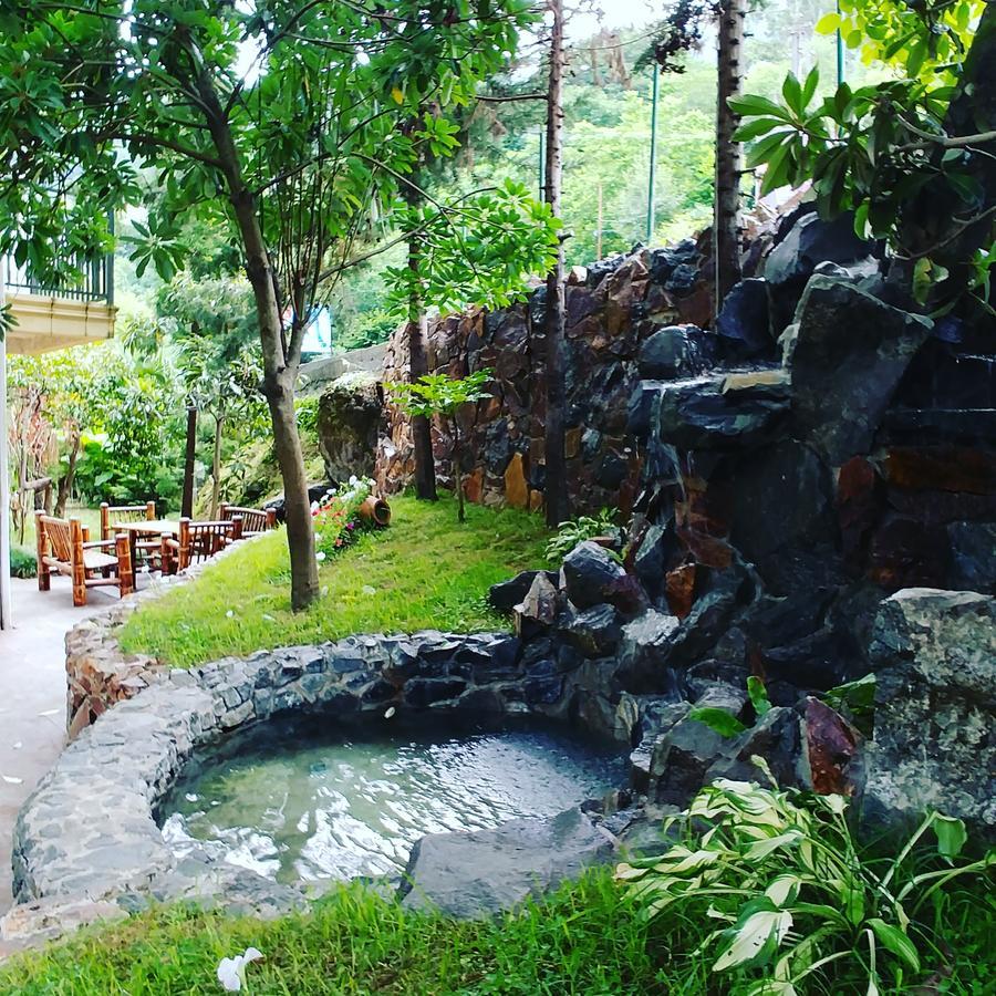 Green Hotel Кваріаті Екстер'єр фото